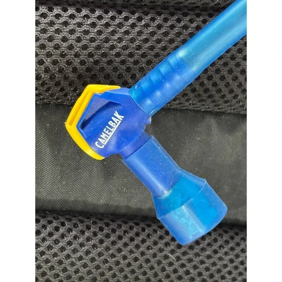 CamelBak Rogue Hydration Pack Black Cycling Hiking Backpack with Reservoir - Picture 7 of 10